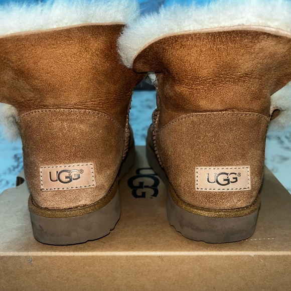 UGG W Classic Cuff Mini - Picture 1 of 9